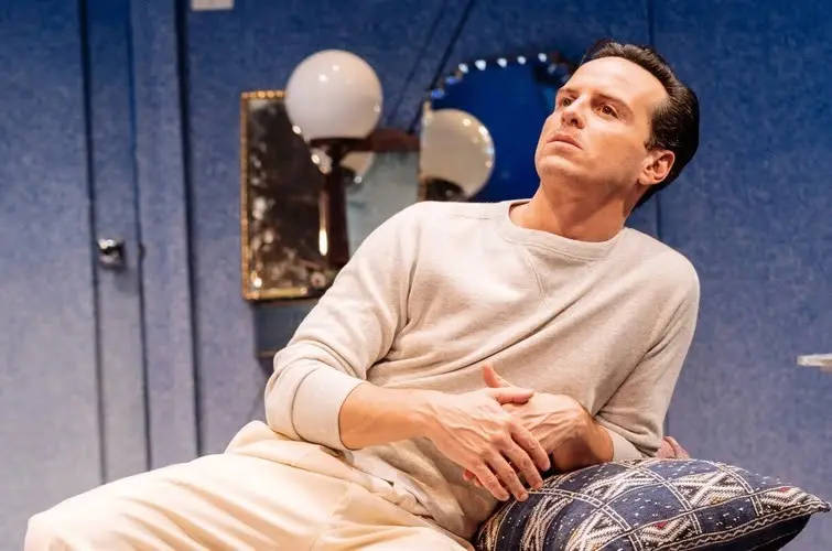 You are currently viewing REVIEW: Present Laughter, The Old Vic (2019) Now on National Theatre at Home