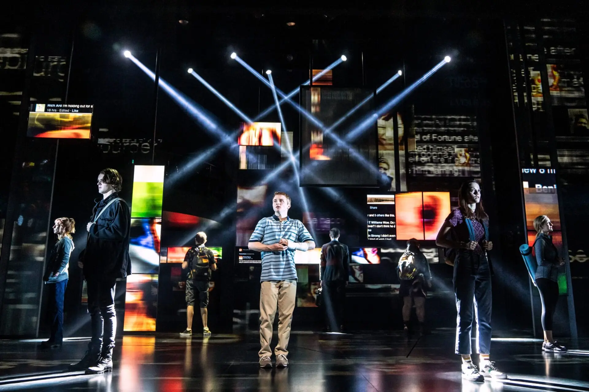 Read more about the article REVIEW: Dear Evan Hansen, Noel Coward Theatre (2019)   Final performance 22nd October 2022