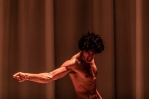 Read more about the article REVIEW: Equus, Theatre Royal Stratford East (2019)