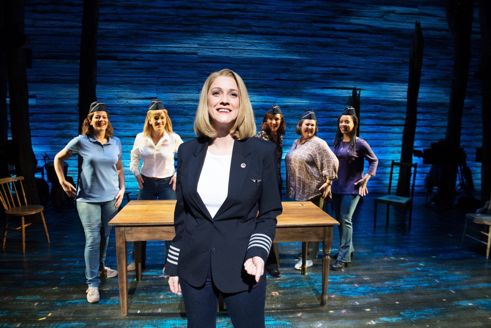 Read more about the article REVIEW: Come From Away, Phoenix Theatre (2021)   closed 7th January 2023 Touring from March 2024