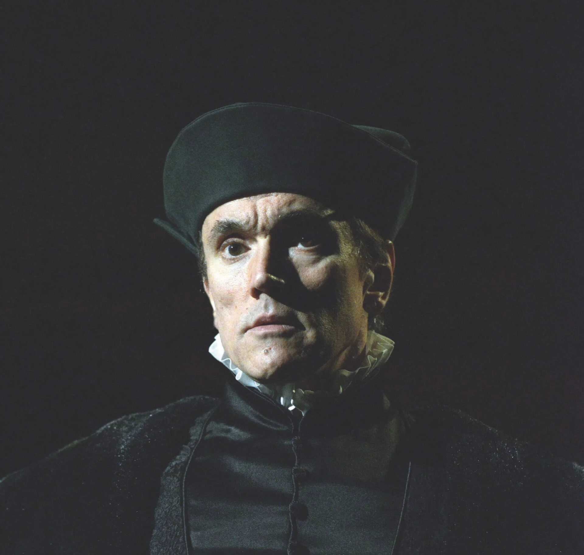 Read more about the article NEWS: Hilary Mantel’s <br>WOLF HALL Final Part <br>The Mirror and the Light to preview at The Gielgud Theatre from September 2021