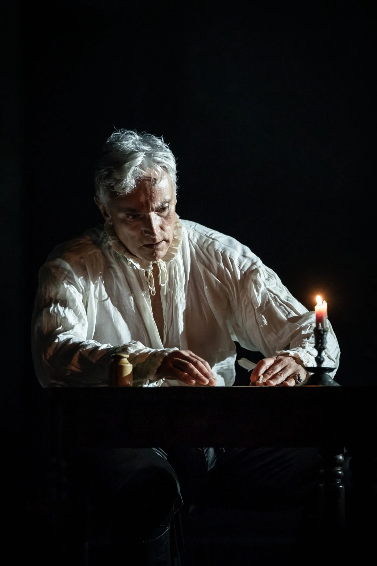 Read more about the article REVIEW: The Mirror and the Light, Gielgud Theatre now closing 28/11/21 (2021)