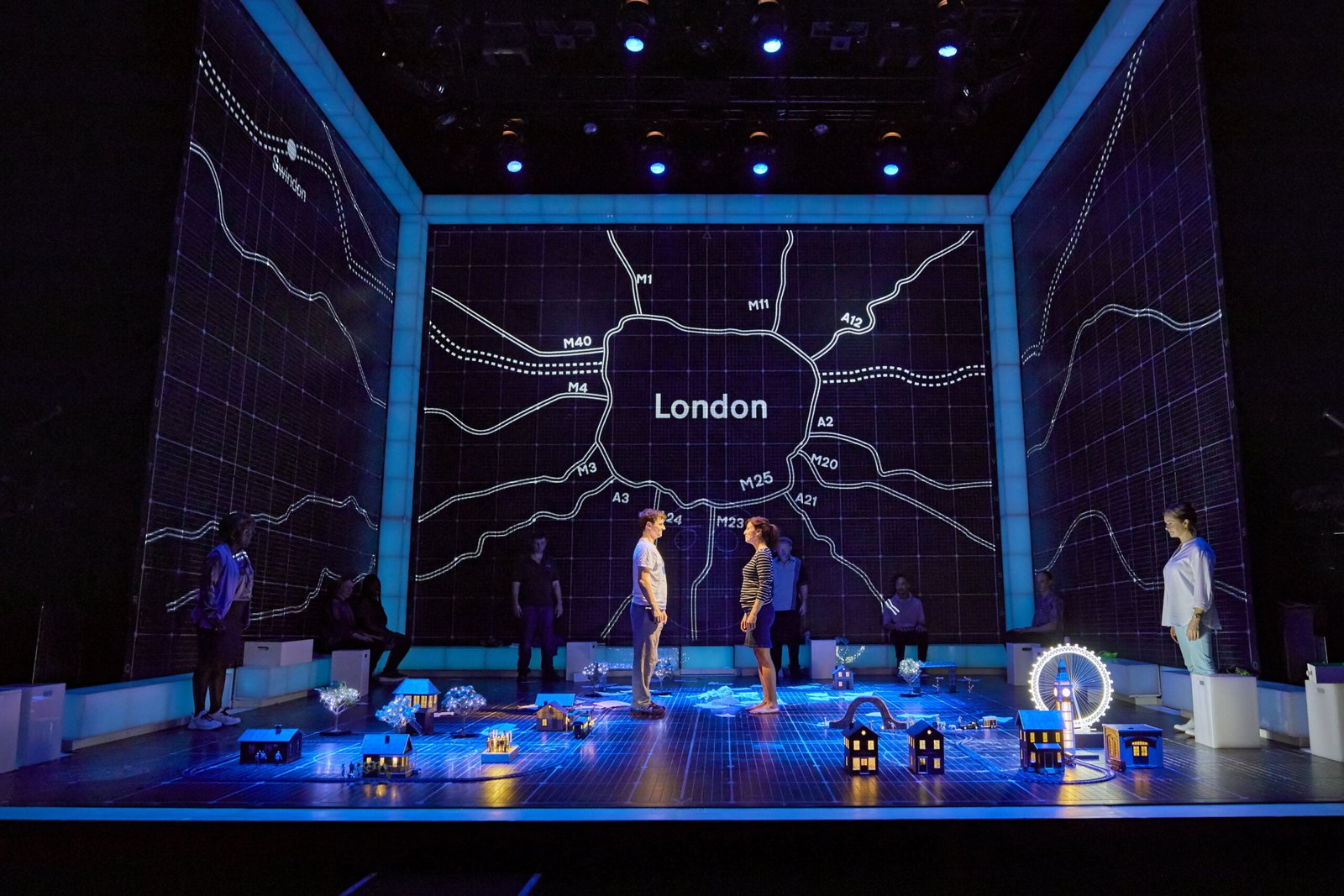 Read more about the article REVIEW: The Curious Incident of the Dog in the Night-Time,  Apollo Theatre (2013)  <br> Touring venues MAY 2022 Norwich, Dartford and Wycombe