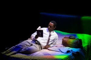 Read more about the article REVIEW: Best of Enemies, Young Vic (2021) to transfer to the West End in November 2022.  Theatre not yet announced