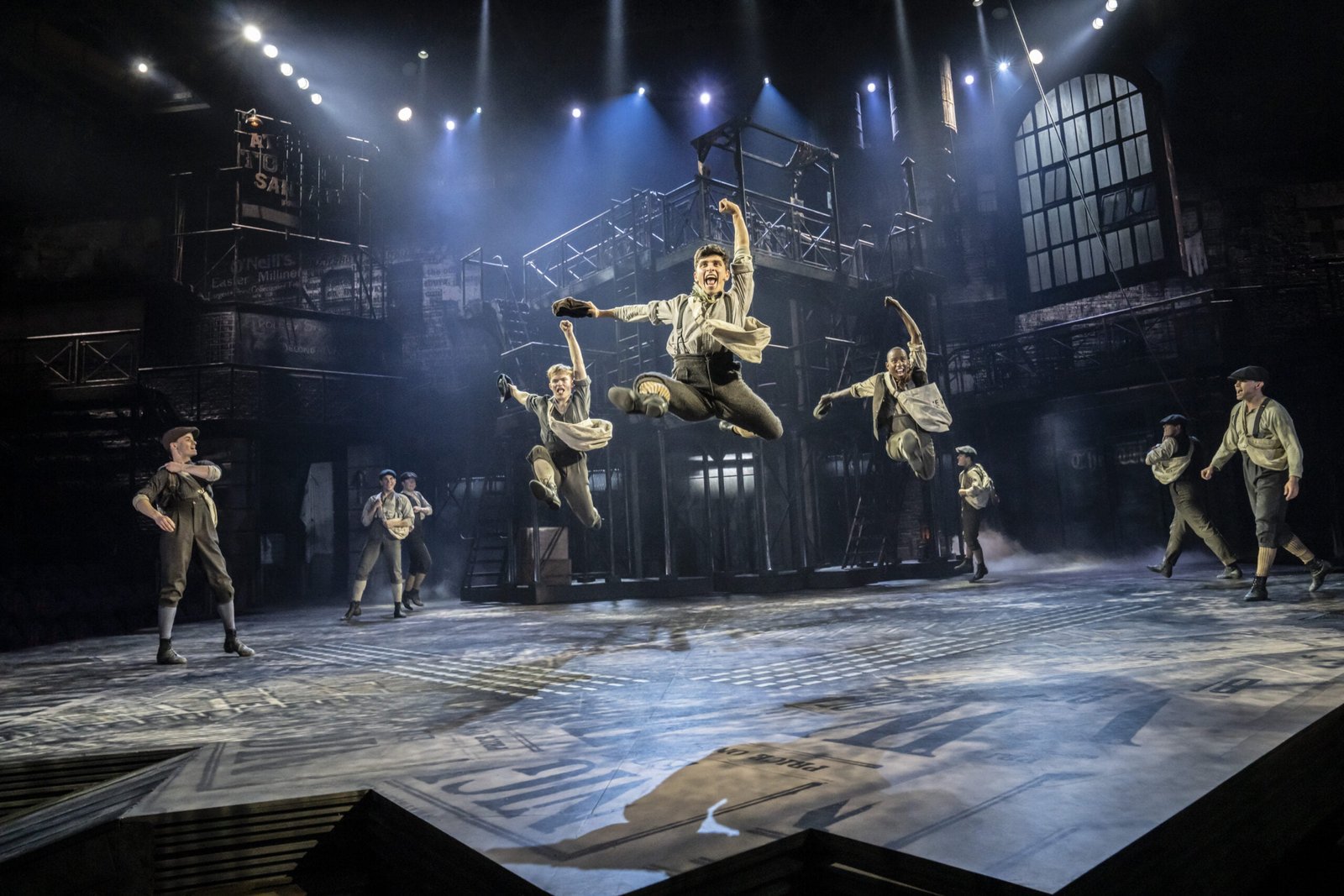 Read more about the article REVIEW: Newsies, Troubadour Wembley (2022) <br>Extended to 30th July 2023