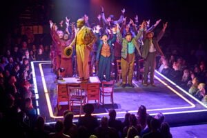 Read more about the article REVIEW: Guys and Dolls,  Bridge Theatre (2023)