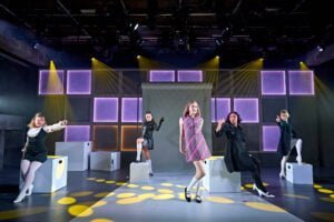 Read more about the article REVIEW: Close Up The Twiggy Musical. Menier Chocolate Factory (2023)