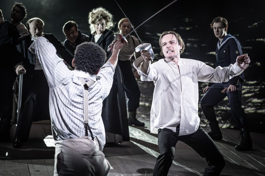 Read more about the article REVIEW: Hamlet, Royal Shakespeare Theatre (2025)