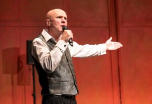 Read more about the article REVIEW: An Oak Tree, Young Vic (2025)