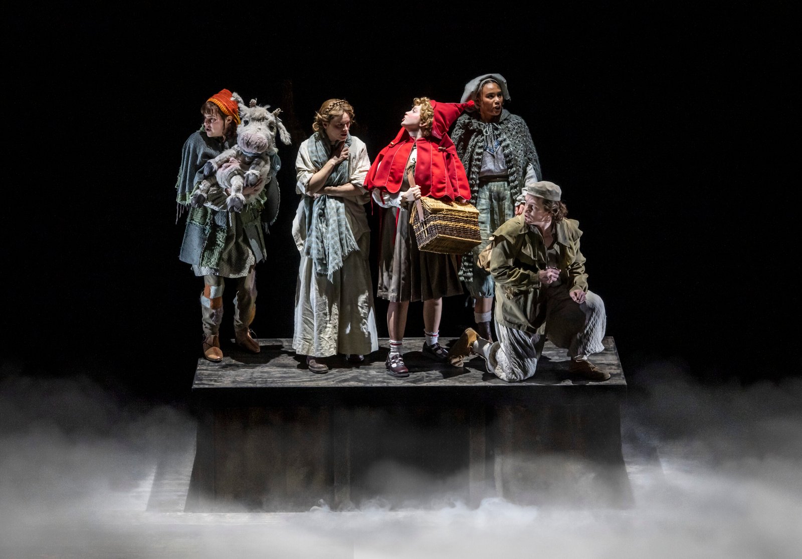 Read more about the article REVIEW: Into the Woods, Bridge Theatre (2026)