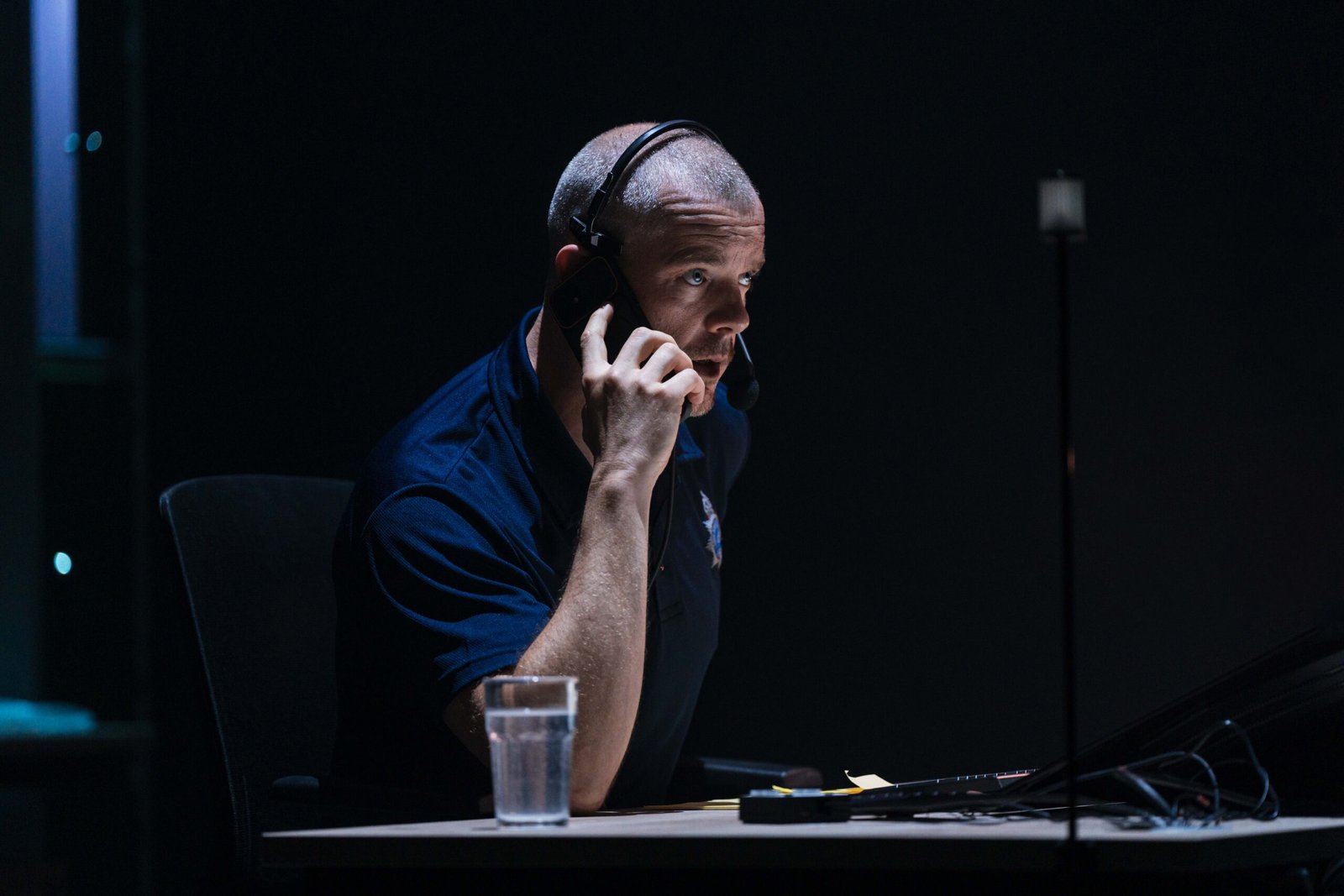 Read more about the article REVIEW: The Guilty, Donmar Warehouse (2026)