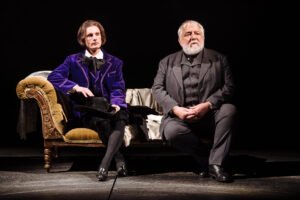 Dickie Beau as Oscar Wilde and Simon Russell Beale as AE Housman (Photo: Helen Murray)