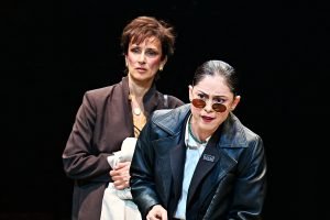 Indira Varma as Shelly Levene and Rosa Salazar as Richard Roma    (Photo: Manuel Harlan)