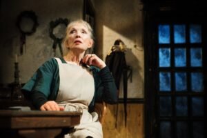 Lindsay Duncan as Alice   (photo: Alex Brenner)